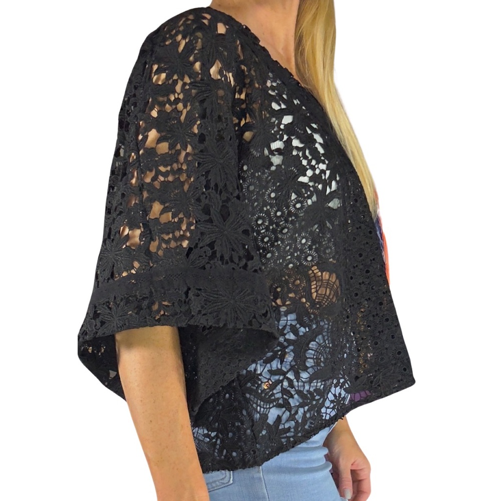 WHITE HOUSE‎ BLACK MARKET Petite V-Neck Lace Kimono in Black